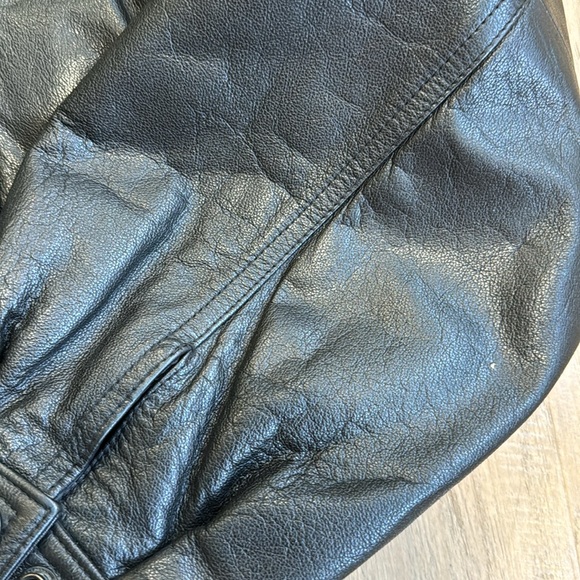 Vintage Men’s Wilson’s Leather Black Jacket Size XL - Picture 2 of 12
